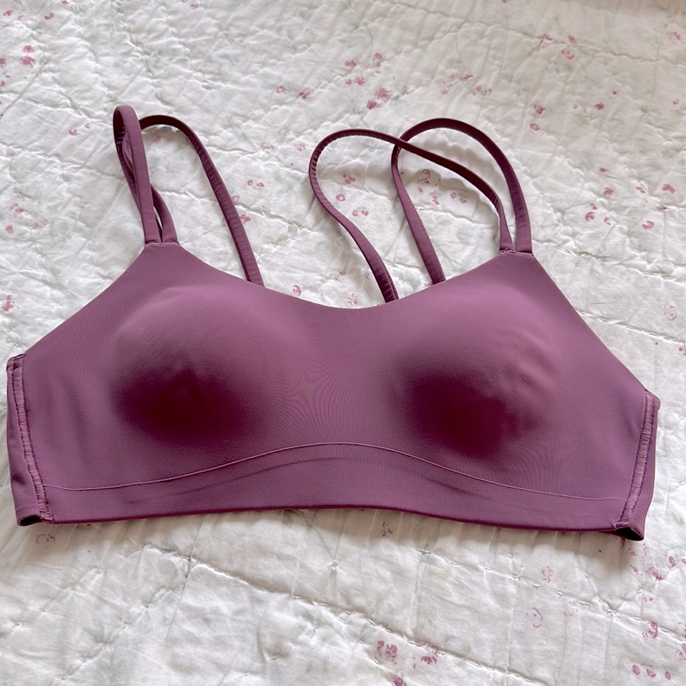 𝗟𝘂𝗹𝘂𝗹𝗲𝗺𝗼𝗻 Like a Cloud Bra Light Support B/C
Cup!